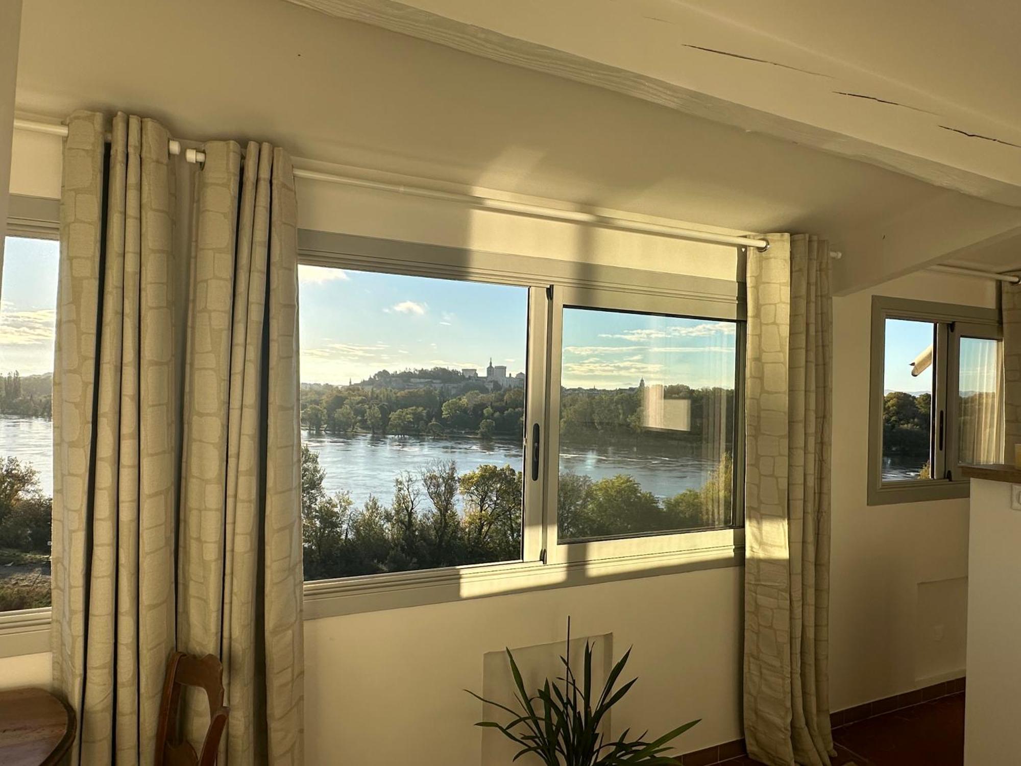 Charmante Petite Maison Avec Vue Panoramique, En Centre Historique, Proche D'Avignon, Ancienne, Renovee, Climatisee, Terrasse, Parking Public Gratuit Villeneuve-lès-Avignon Exteriör bild